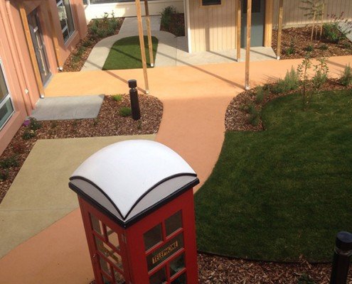 Barossa Park Lodge, Glenorchy Tasmania - courtyard, english telephone box