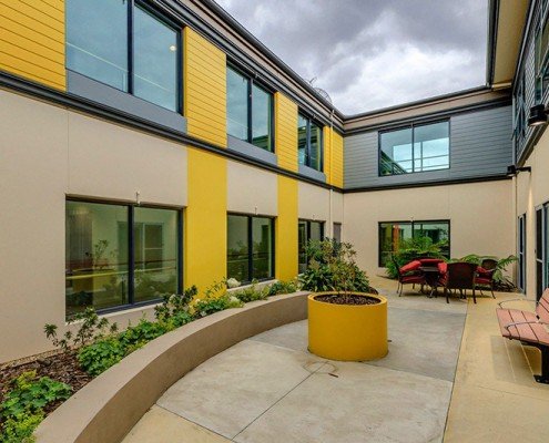 Barossa Park Lodge, Glenorchy Tasmania - internal yellow courtyard